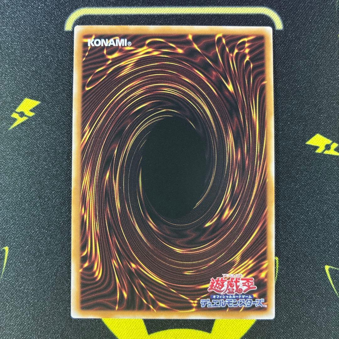 遊戯王　日版　王のしもべ ブラックマジシャン　プリズマ　オーバーフレーム