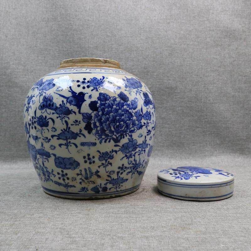青花蝶紋陶磁蓋壺 景徳鎮 陶磁器 装飾品 現代工芸品 美術品 置物