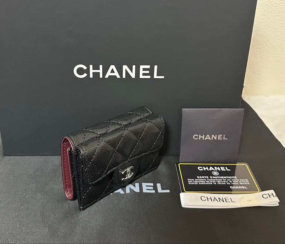 CHANEL ノベルティキルティングレザー折り財布ブラック