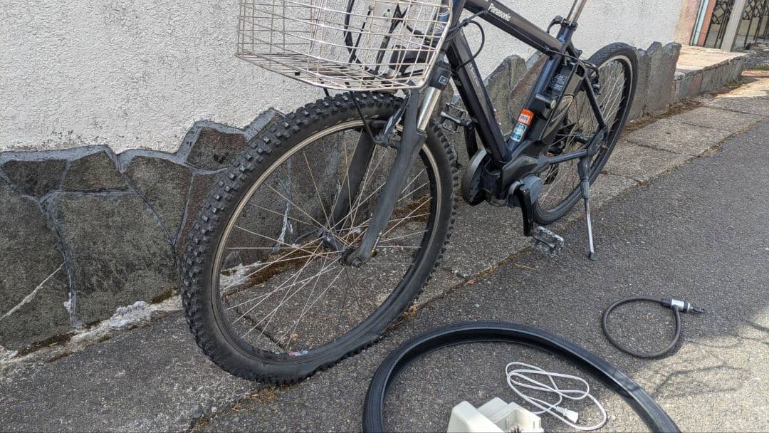 Panasonic 電動アシスト自転車　充電器　前タイヤ新品　京都引き取り限定