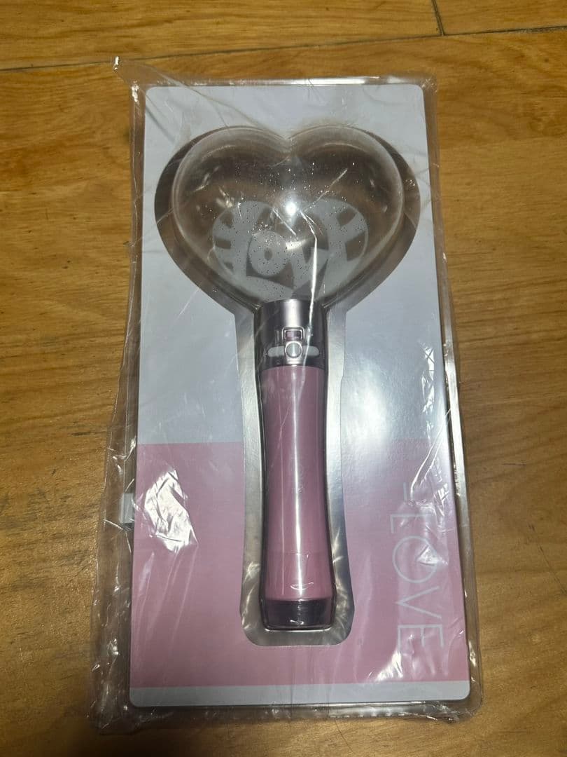新品未開封　＝LOVE　イコラブ　ハート型ペンライト2025　おまけ付き