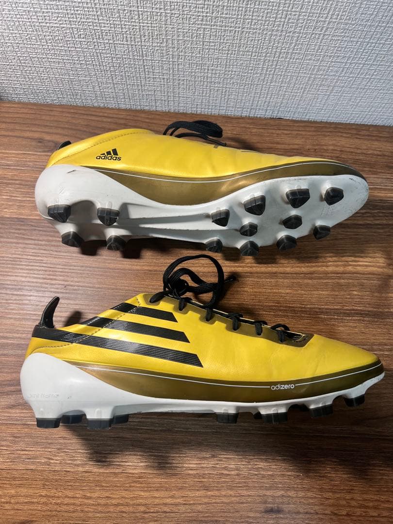 F50アディゼロ　ゴールドメッシ着用