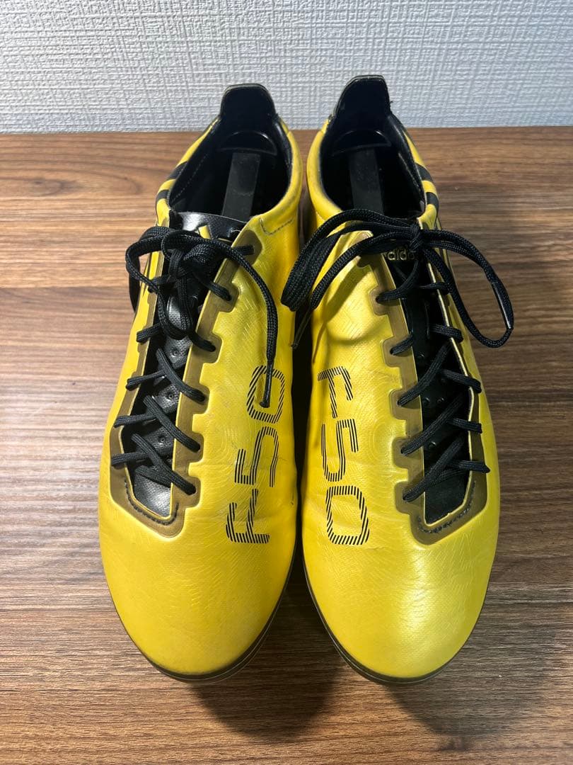 F50アディゼロ　ゴールドメッシ着用