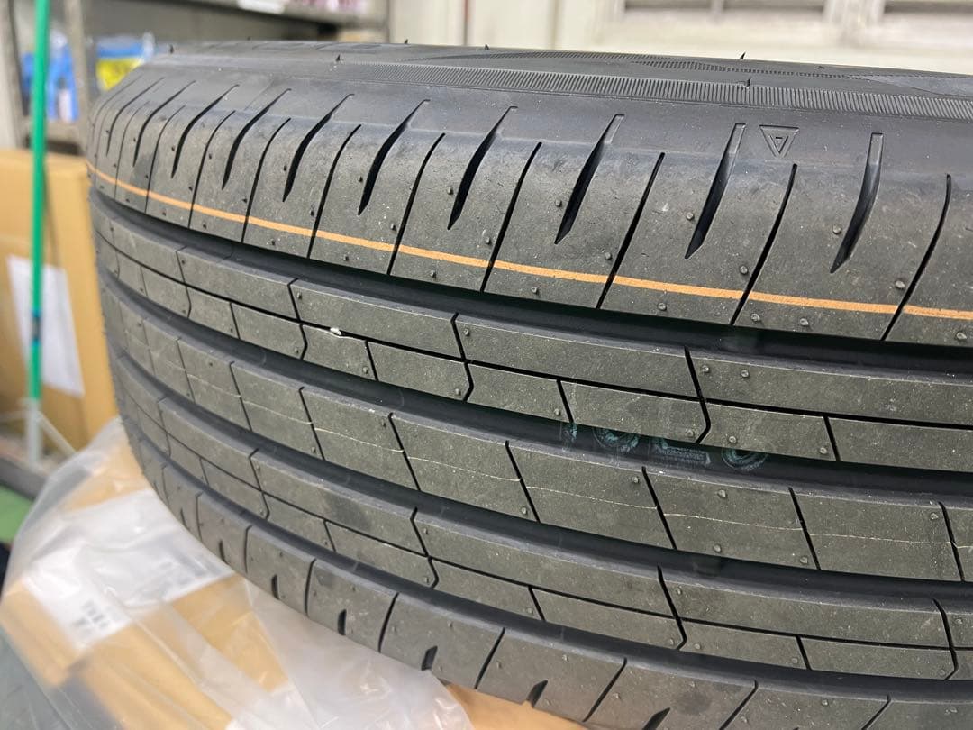 アルファード40系　タイヤホイール4本セット　新車外し　センターキャップナット付