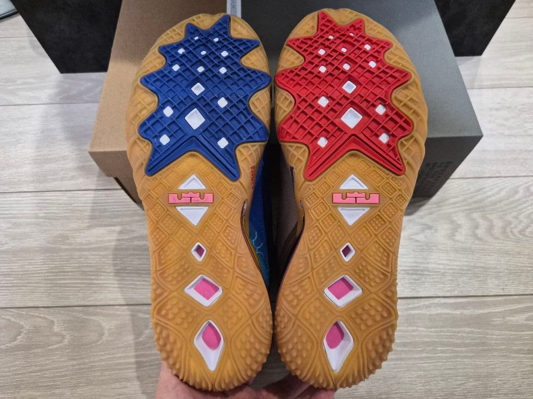 シューズ(男性用) NIKE LEBRON18 LOW