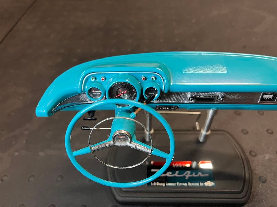 シボレー 1957 ベルエア ダッシュボード レプリカ ブルー1:6 GMP