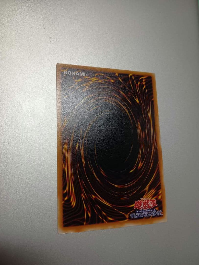 【美品】遊戯王　ブラック・マジシャン 　レリーフ