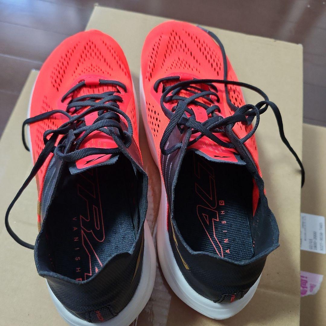 訳アリ Altra アルトラ バニッシュカーボン 26cm US 8