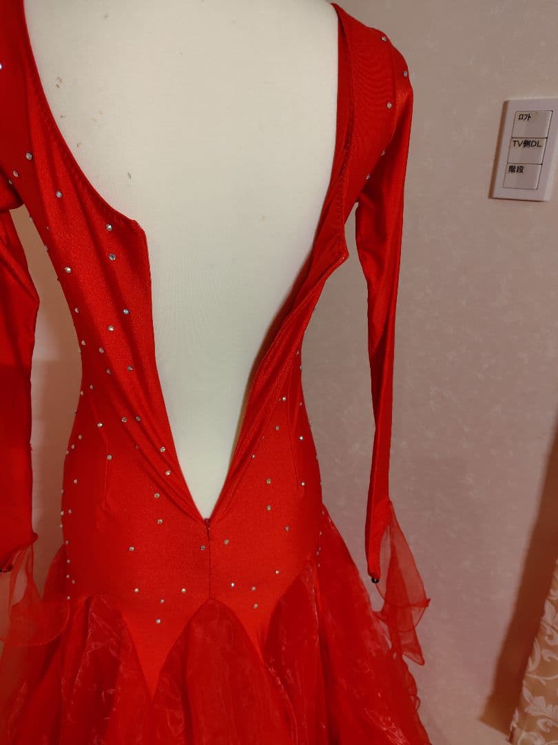 ✨社交ダンスドレス　赤 競技会　デモ　コンペ Mサイズ細身の方向