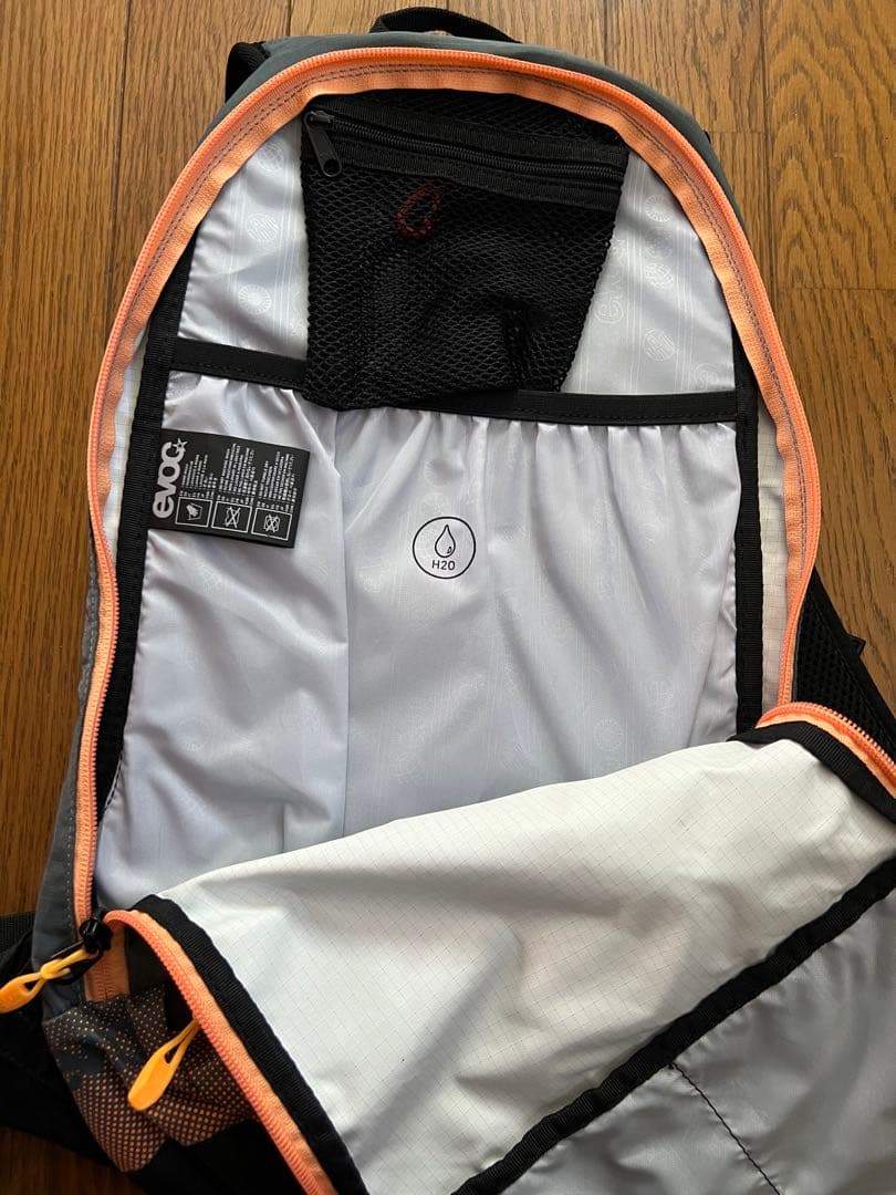 evoc cc6ℓTEAM バックパック　サイクル、トレラン