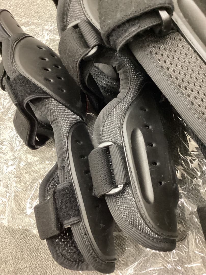 DAINESE KNEE& ELBOW GUARD Size:M 中古品