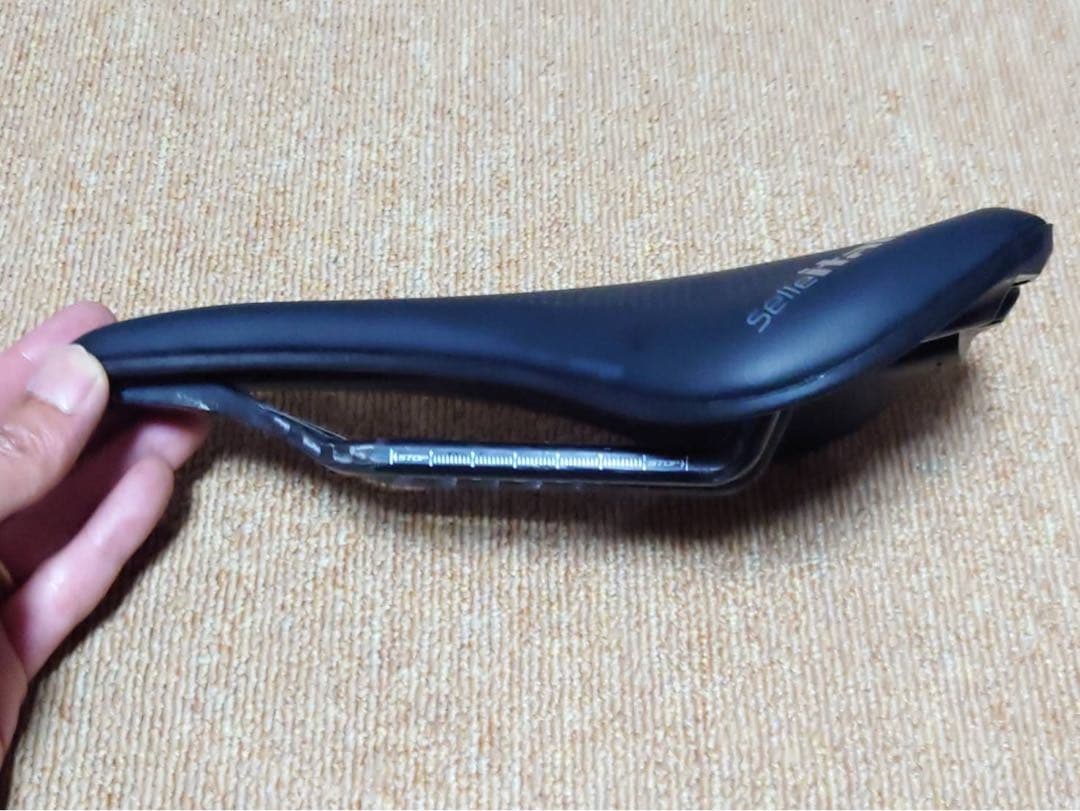 Selle Italia NOVUS BOOST EVO カーボンサドル