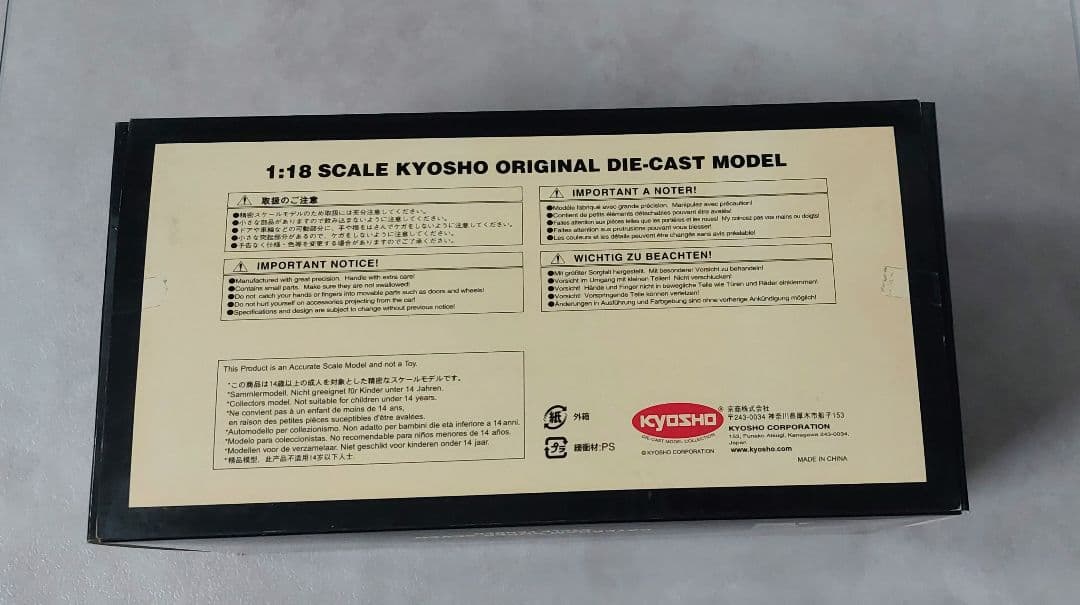 ミニカー Caterham Super Seven Cycle Fender 1:18