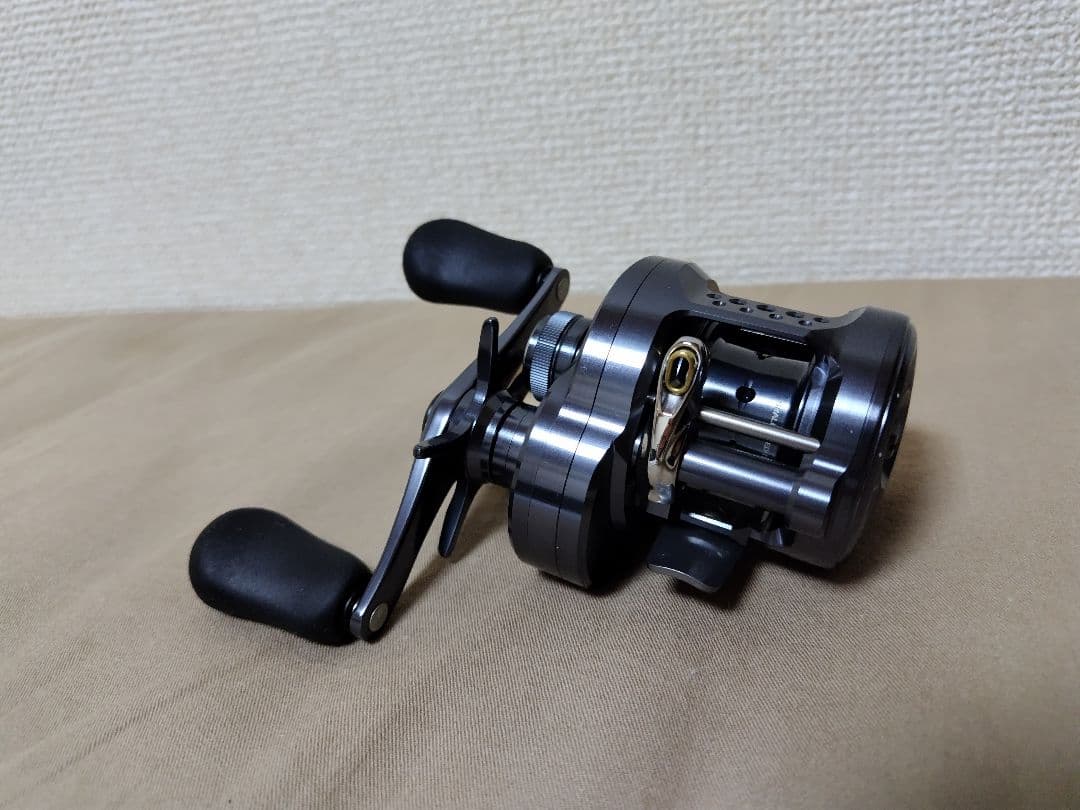 シマノカルカッタコンクエストシャローエディション30HG(100HGスプール付)