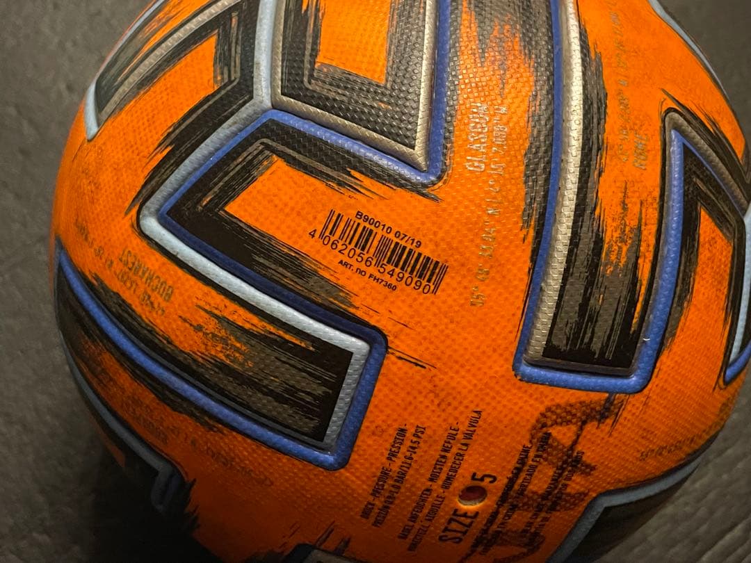 アディダス　ユーロ公式球　ブンデスリーガ公式球　5号球　FIFA quality