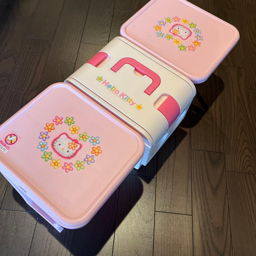ハローキティ　クーラーボックス　テーブル
