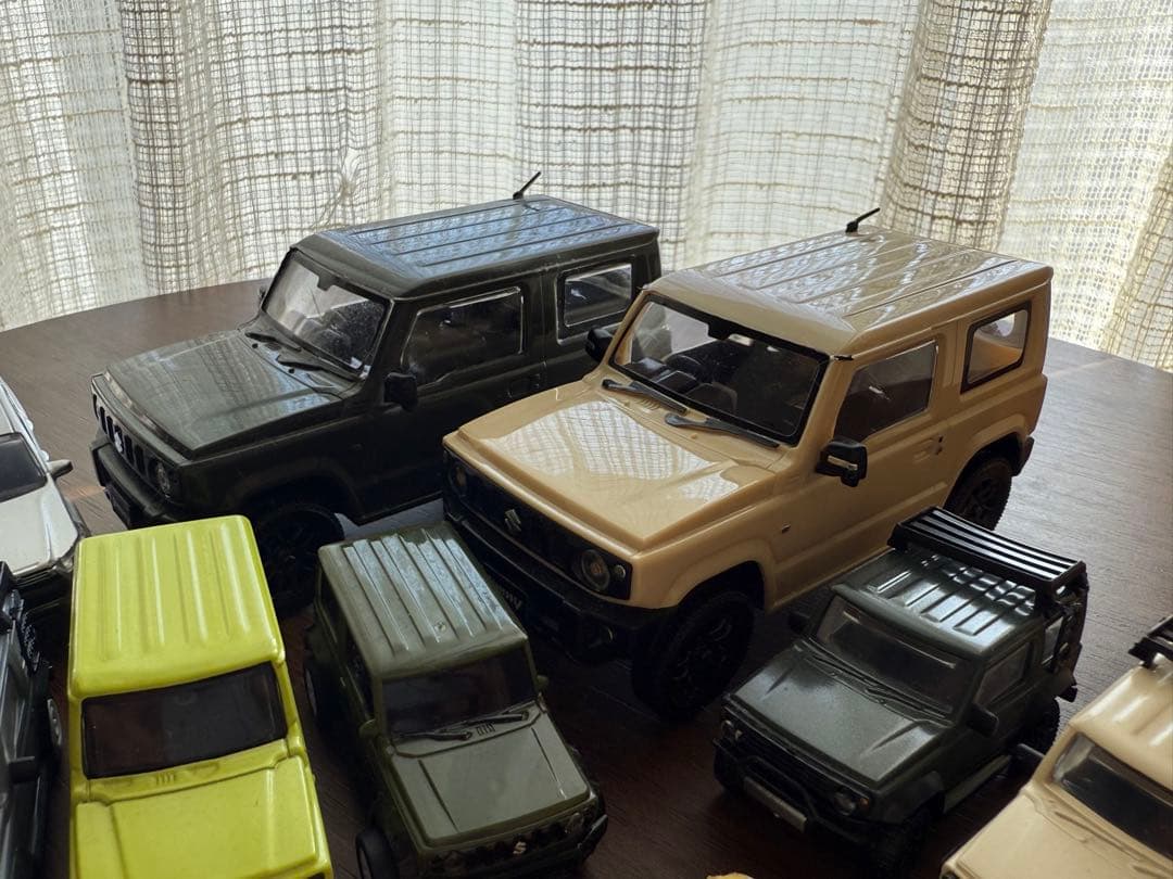 スズキ ジムニー シエラ　おもちゃ　ミニカー　プラモデル　ガチャ　ハイラックス
