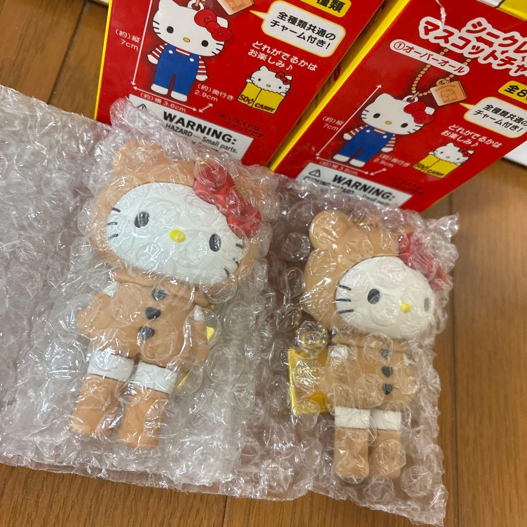 ハローキティ展　シークレットマスコットチャーム　Ａ くまスーツ　2点セット
