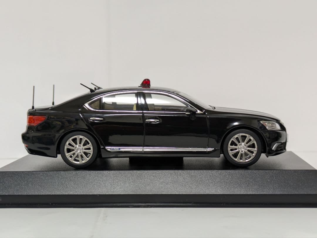 レイズ 1/43 レクサス LS600h 2017 警察本部警備部要人警護車両
