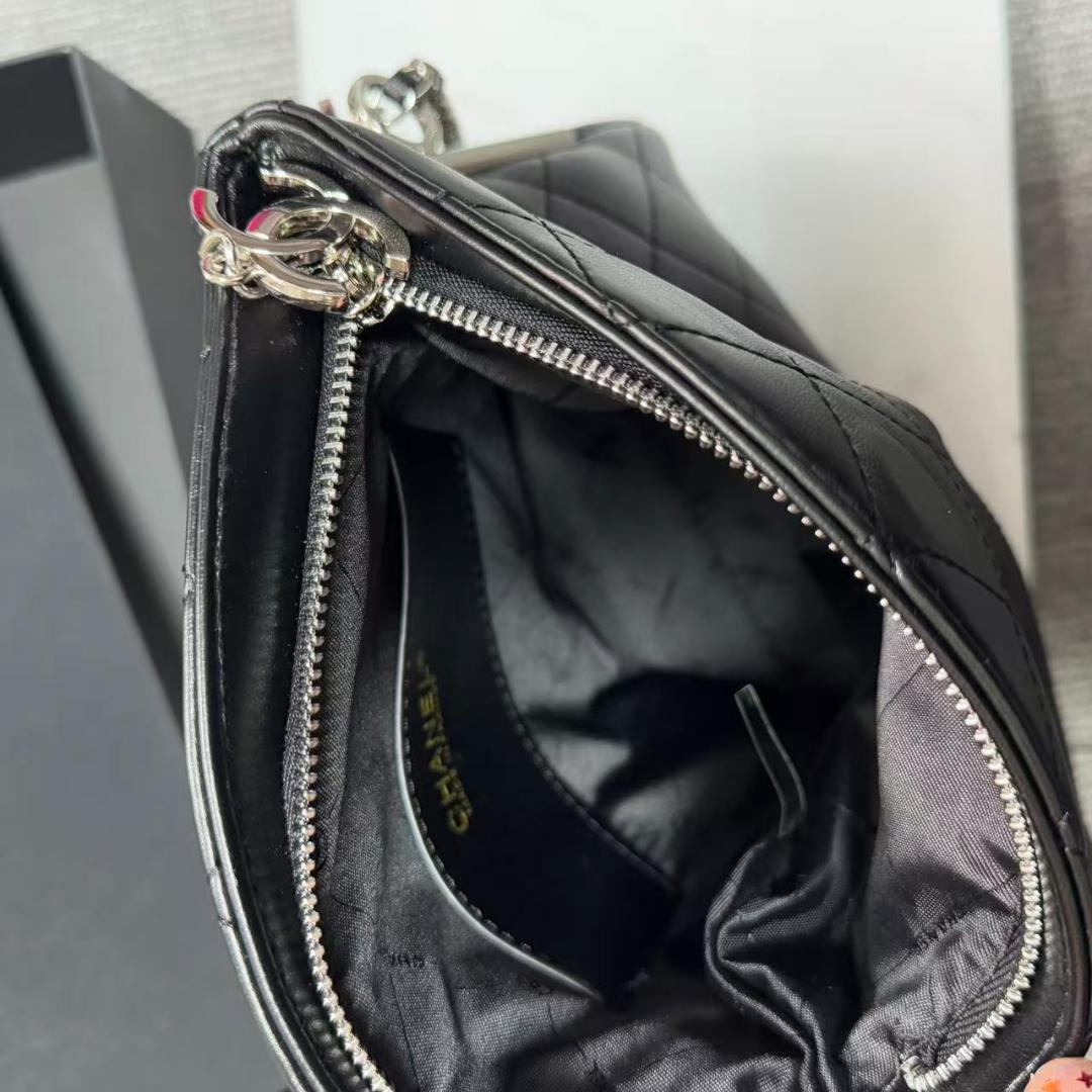 新品☆ 非売品 ブラックレザー ショルダーバッグsq