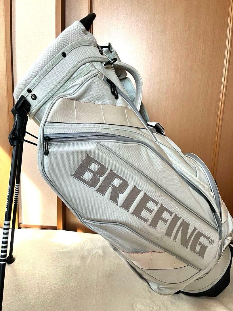 BRIEFING ブリフィング　キャディバッグ　ヘッドカバー付　白ライトシルバー