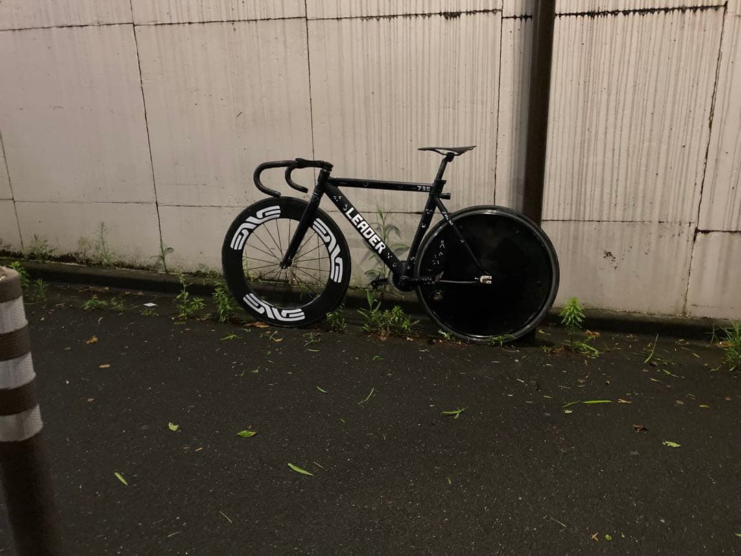 ピストバイクフレーム水曜日までならタイヤつけます