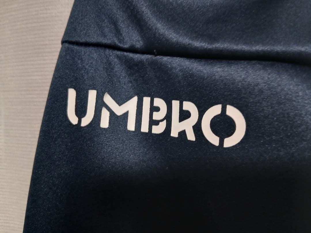 【値下げ】アンブロUMBROドライシェルトップ上下セット　Sサイズ　防風　耐水