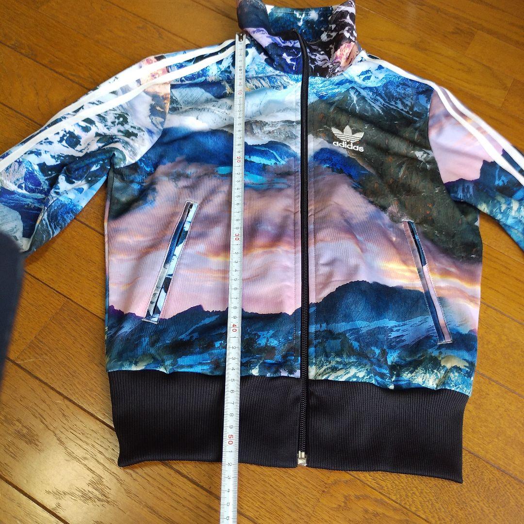 adidas カラフルジャージジャケット　雪山