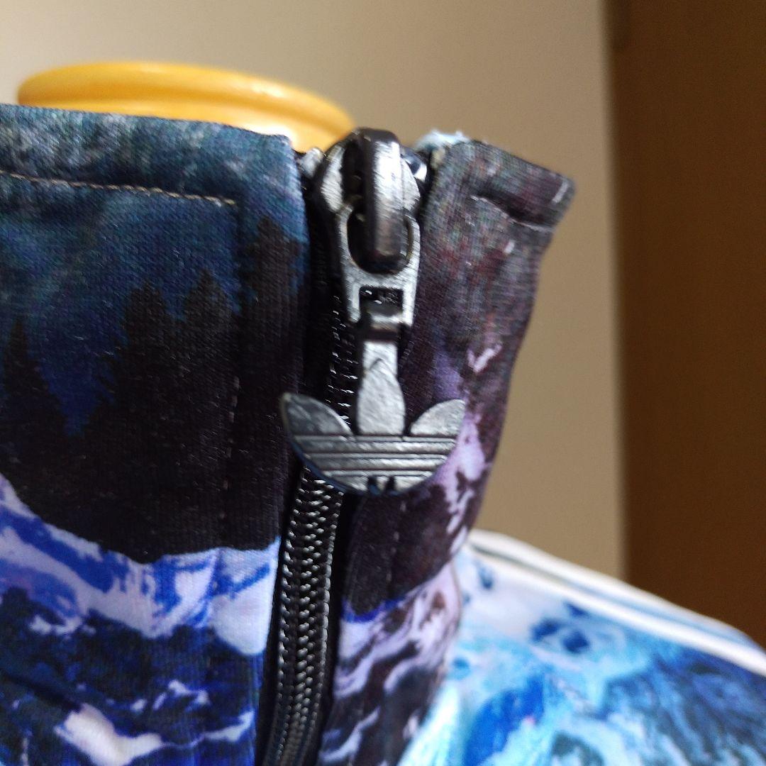 adidas カラフルジャージジャケット　雪山