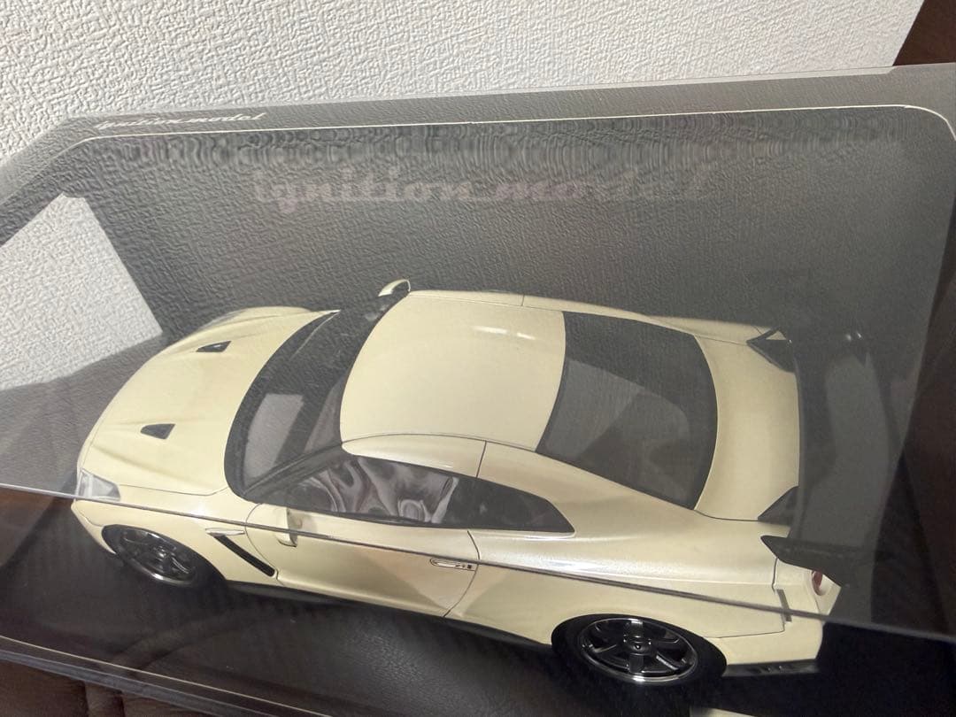 Nissan GT-R 1/43 スケール ホワイト