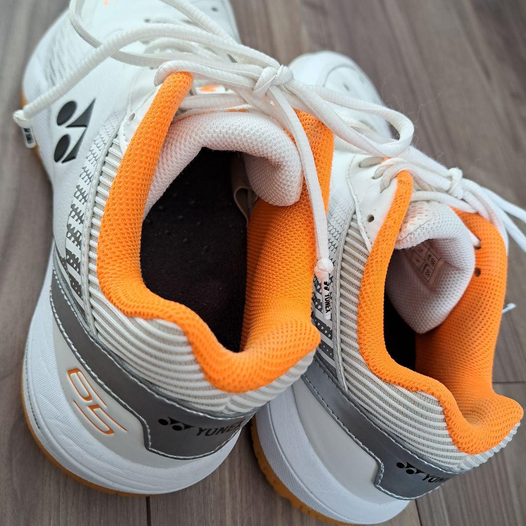 美品　YONEX　バドミントンシューズ　25.5cm　破格