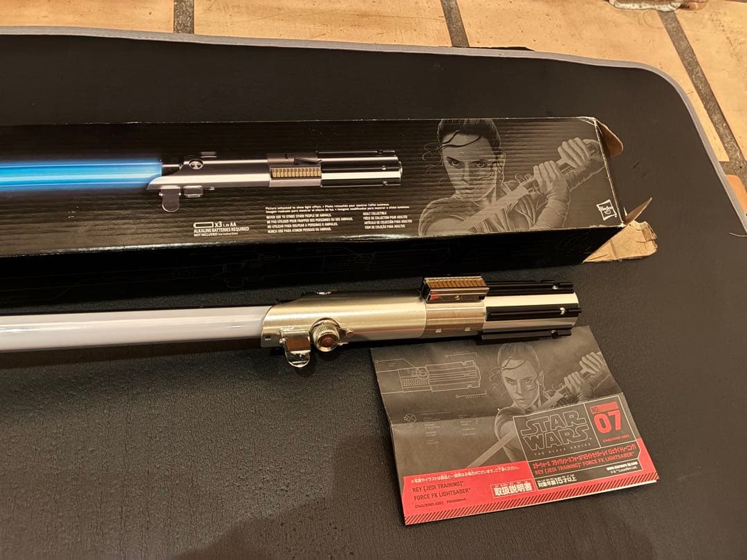 スターウォーズ　ブラックシリーズフォースFXライトセーバー　レイ
