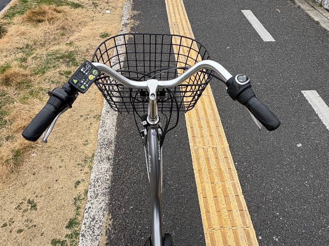 中古ブリヂストン電動アシスト自転車　6.2Ah 大阪　081