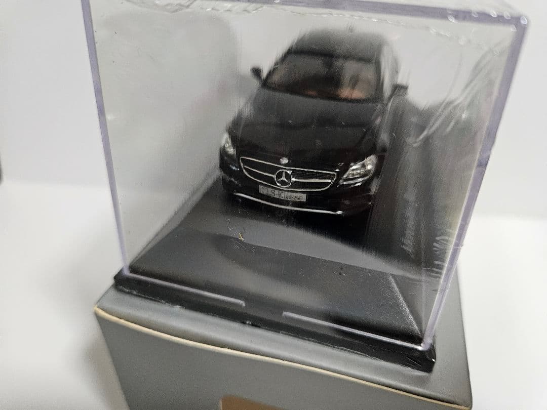 メルセデス・ベンツ CLA CLS シューティング ブレーク 1/43 ミニカー