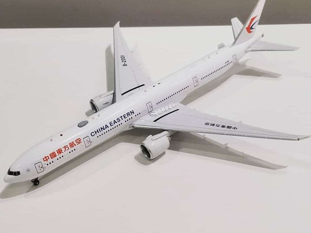 中国東方航空 Boeing 777-300 1/400
