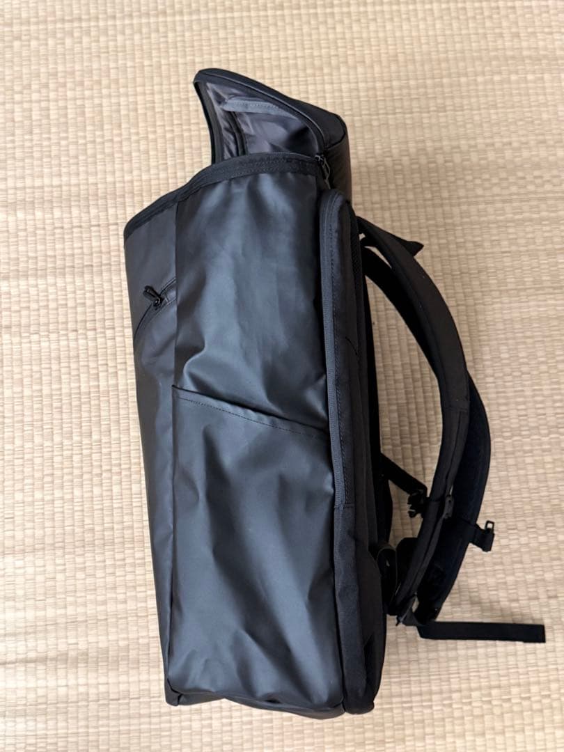 現行モデル YONEX バドミントンバッグ 黒　BAG2438