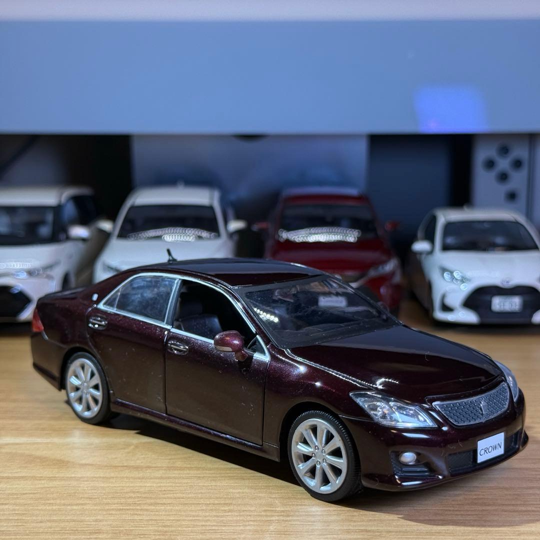 【非売品】トヨタ クラウン 200系 カラーサンプルミニカー 1/30