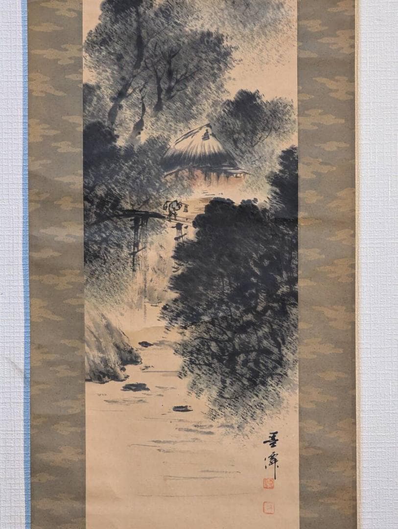 【真作】掛軸　山水図　水墨画　川沿いの茅葺民家　静謐な風景　R174