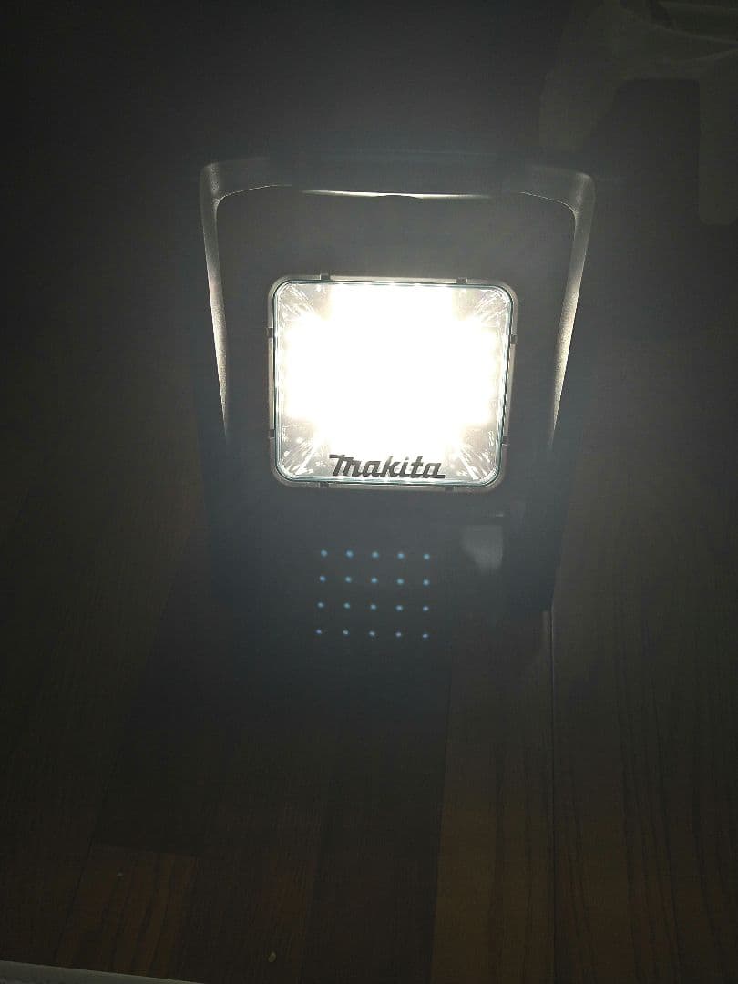 パ*タ様 マキタ 充電式 LEDスタンドライト