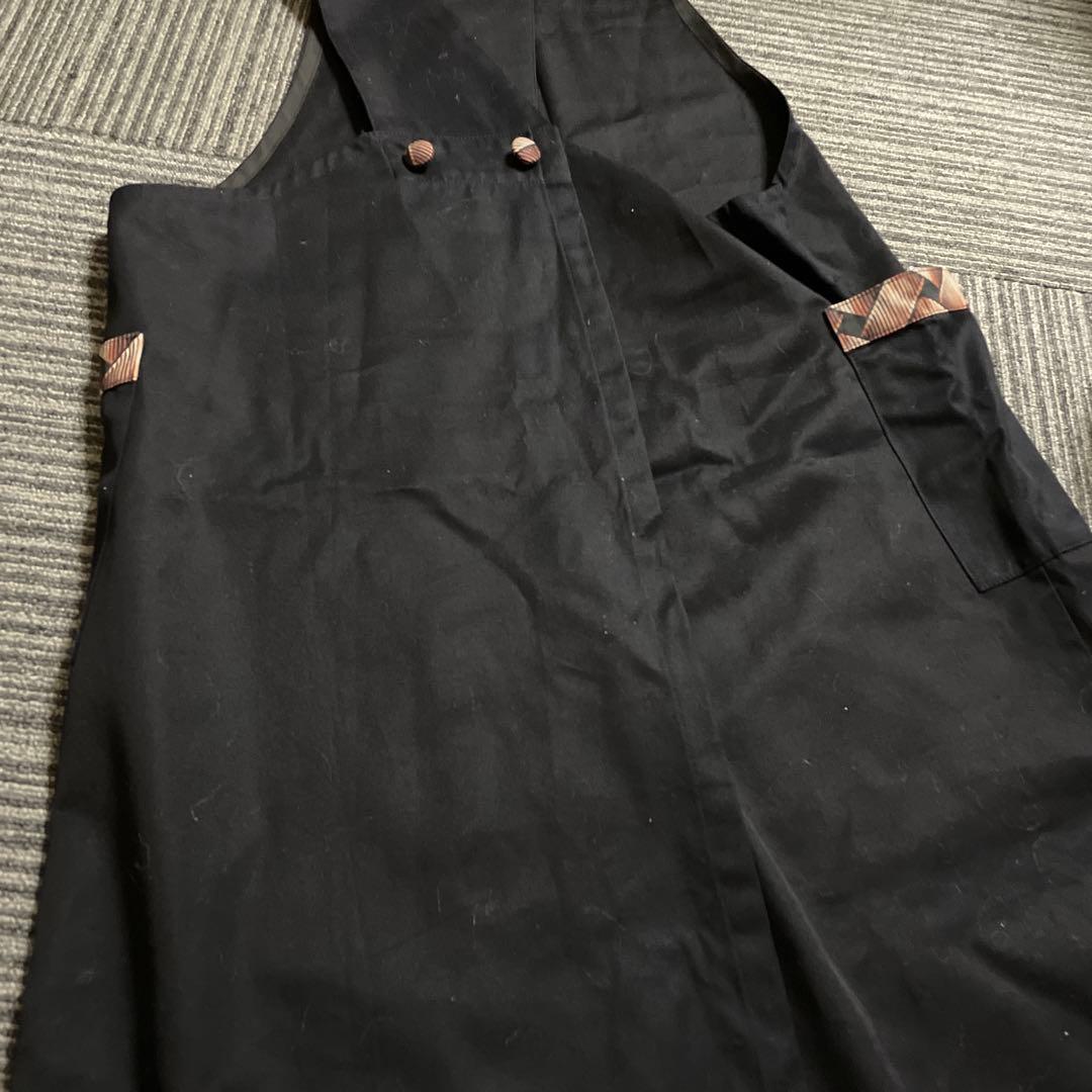 新品コシノヒロコ黒ロングエプロン ストライプ装飾付きkoshinohiroko