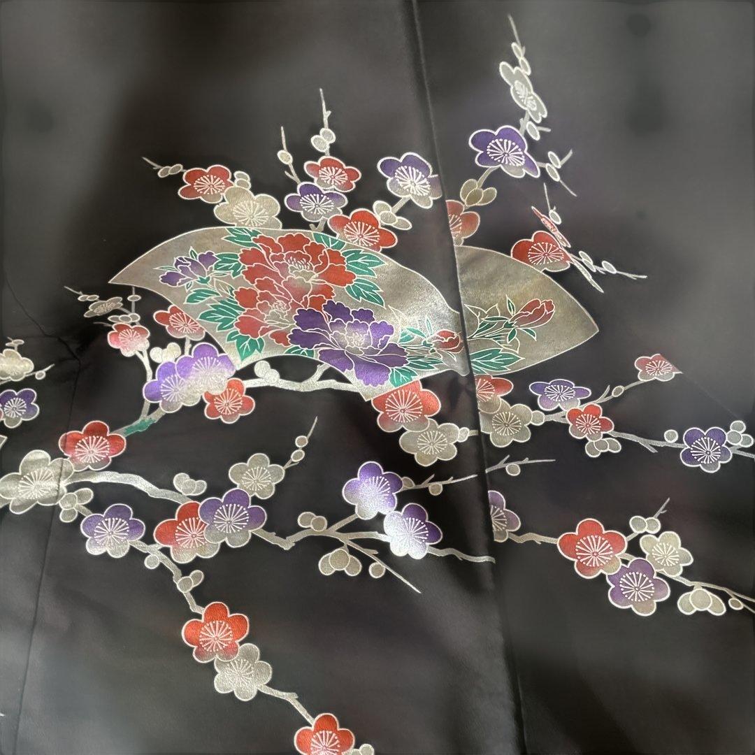 日本舞踊　大衆演劇　　裾引き　花柄刺繍の黒い踊り衣装