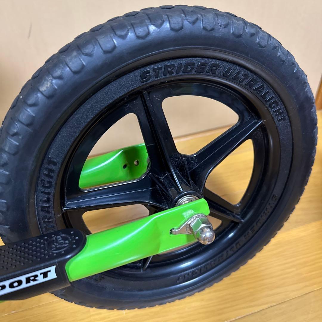 美品 ストライダー 12 スポーツ グリーン 本体