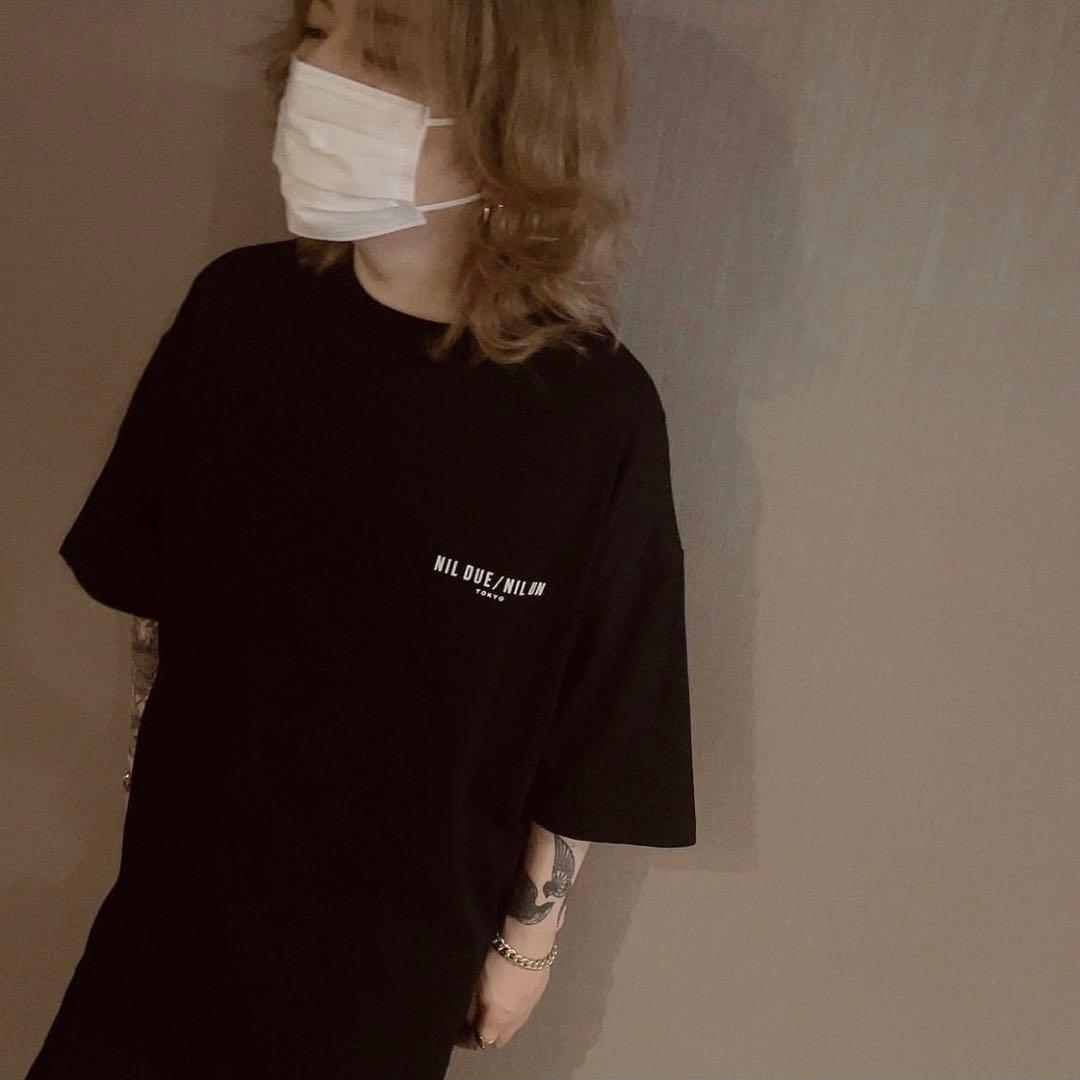 NIL DUE/NIL UN Tシャツ