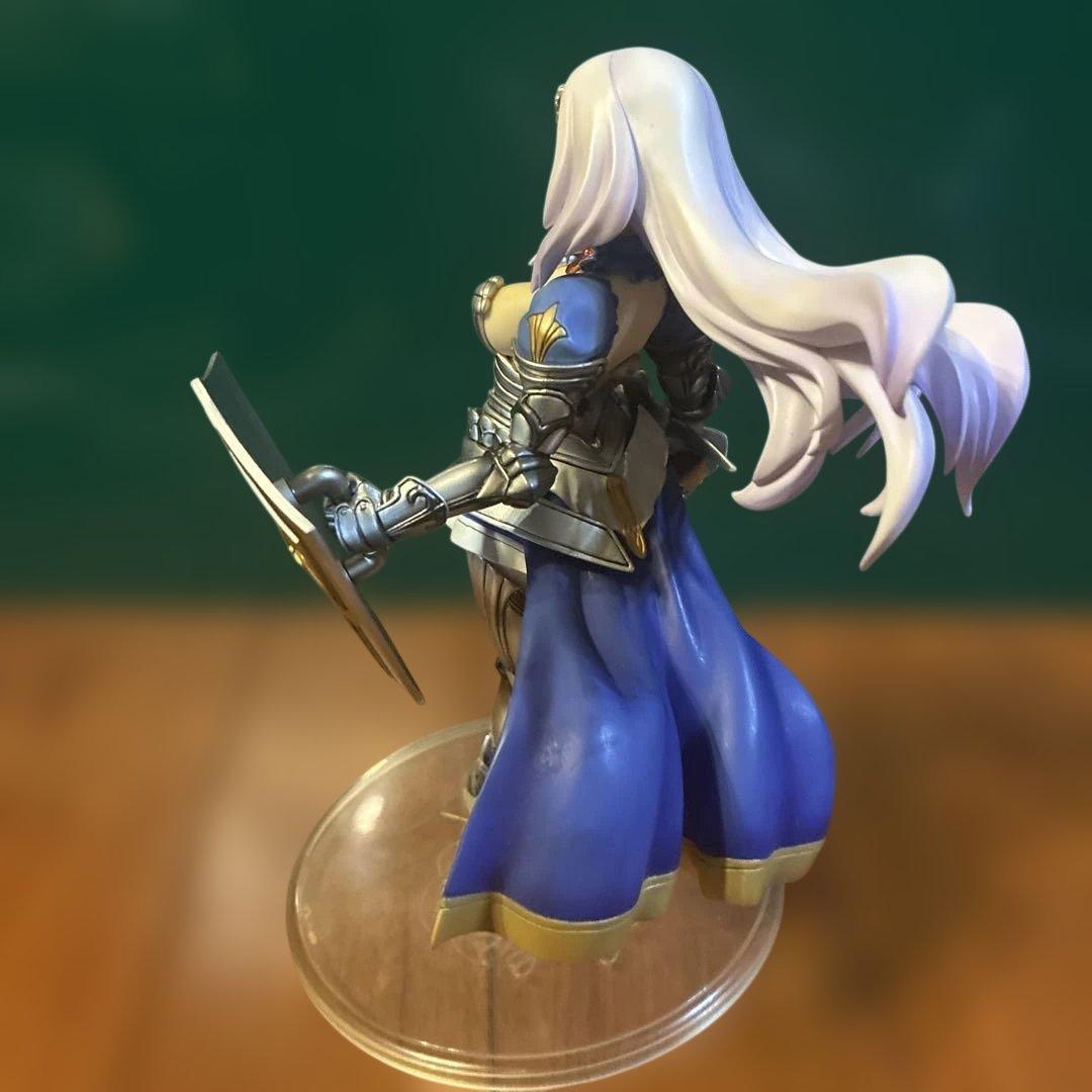 叛乱の騎士姫アンネロッテ　フィギュア 剣と盾のキャラクター