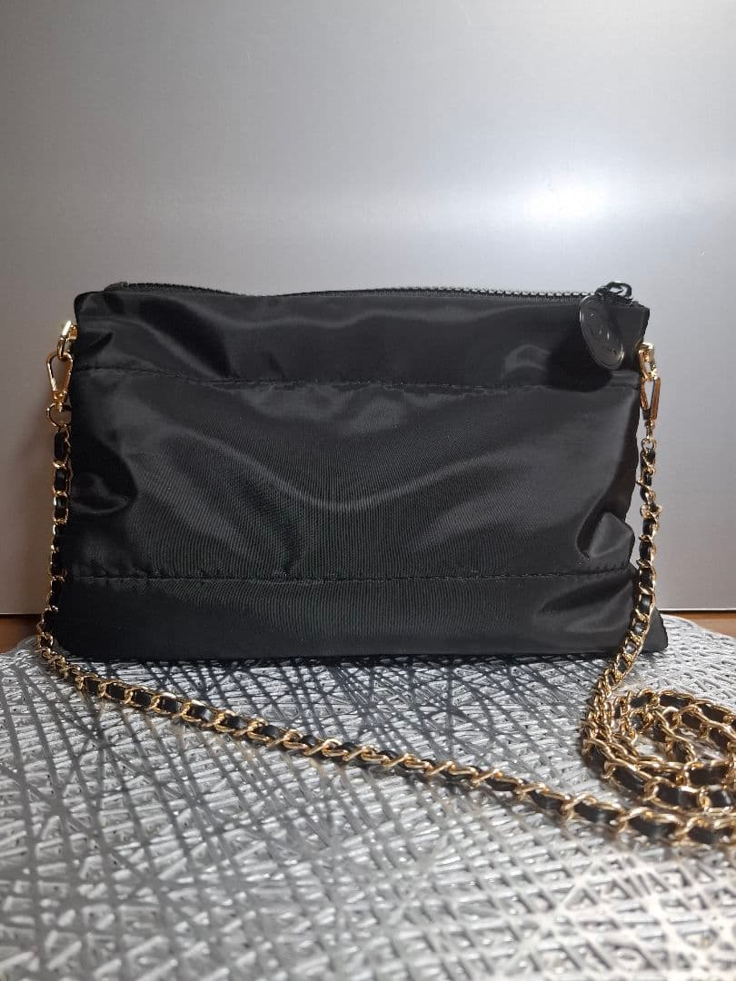 CHANEL 　ブラック ポーチ　クラッチバッグ　ノベルティ　斜め掛け