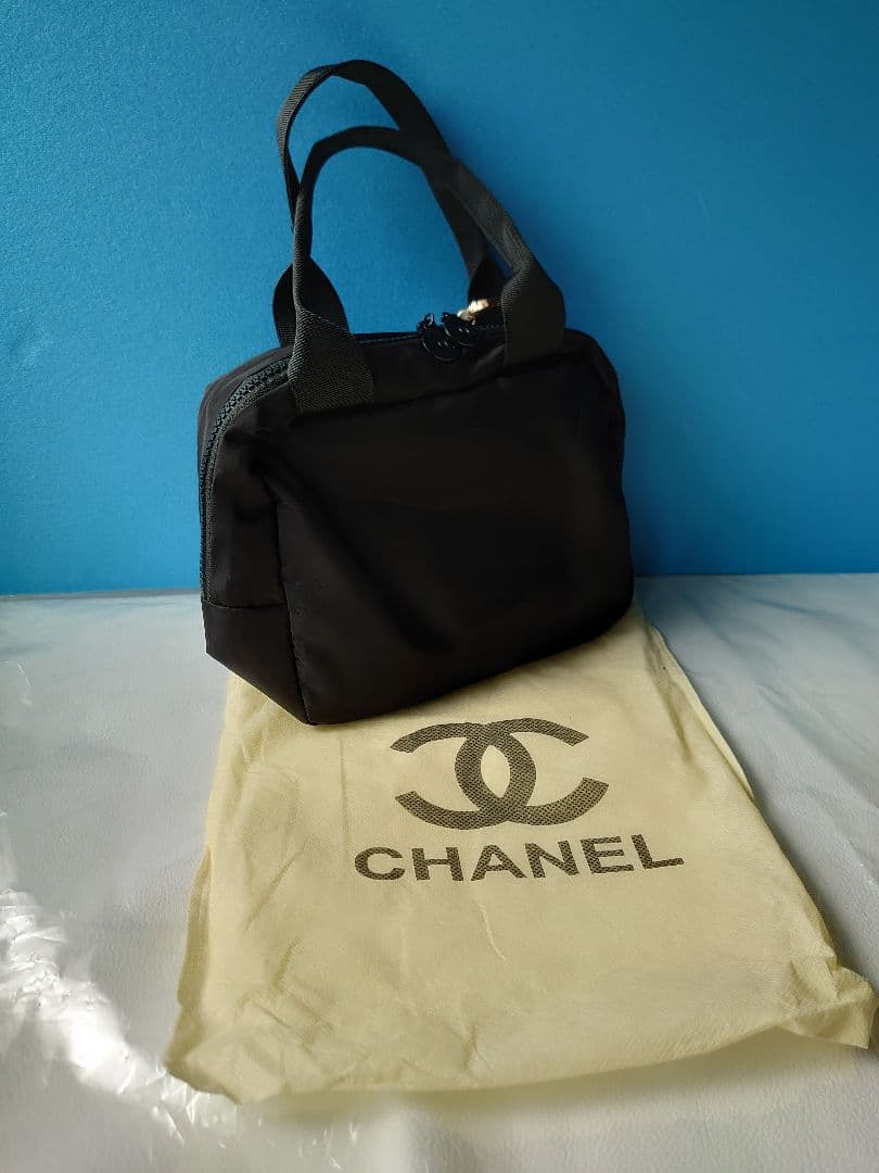 CHANEL　ノベルティ　ジッパー可愛いココマーク ブラックバック　チャーム付