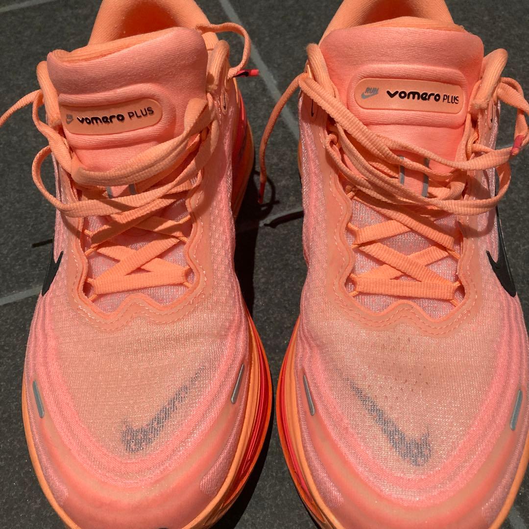 NIKEボメロプラス