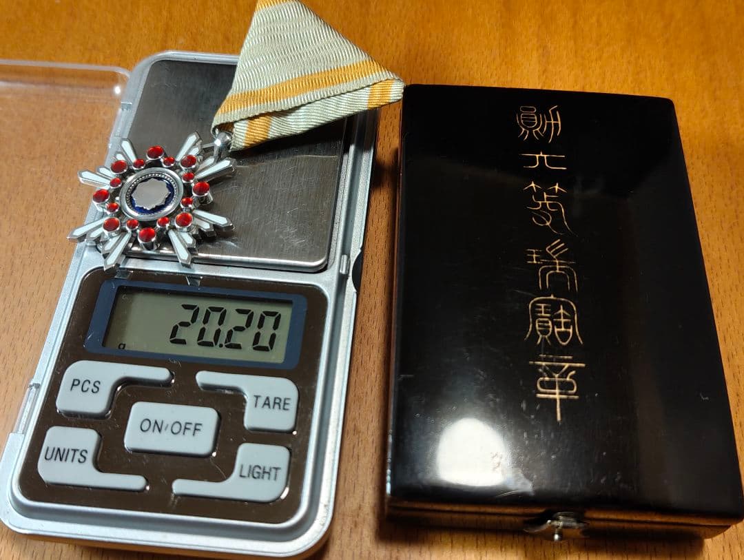 約20.2g 勲六等瑞宝章 純銀 七宝 旧勲章 箱・略章付き 銀製