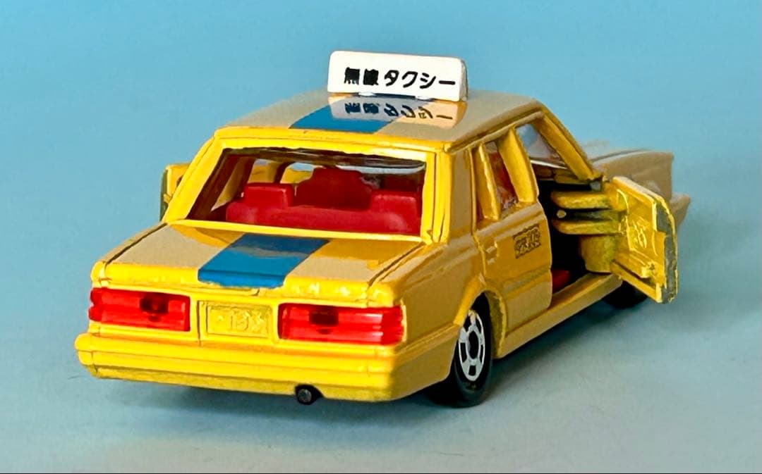 トミカ赤箱 28 トヨタ クラウン タクシー