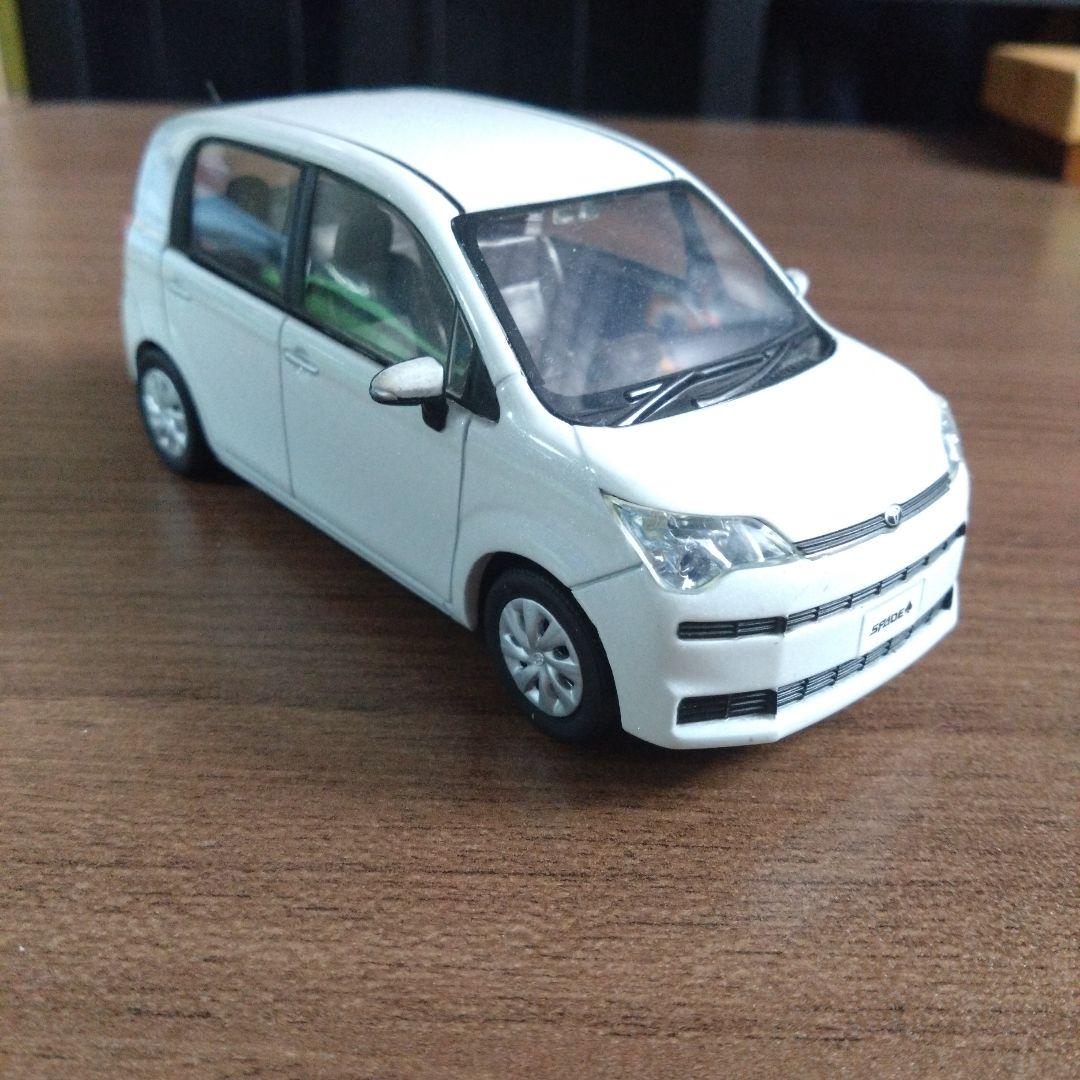 トヨタカラーサンプル スペイド ホワイトパール